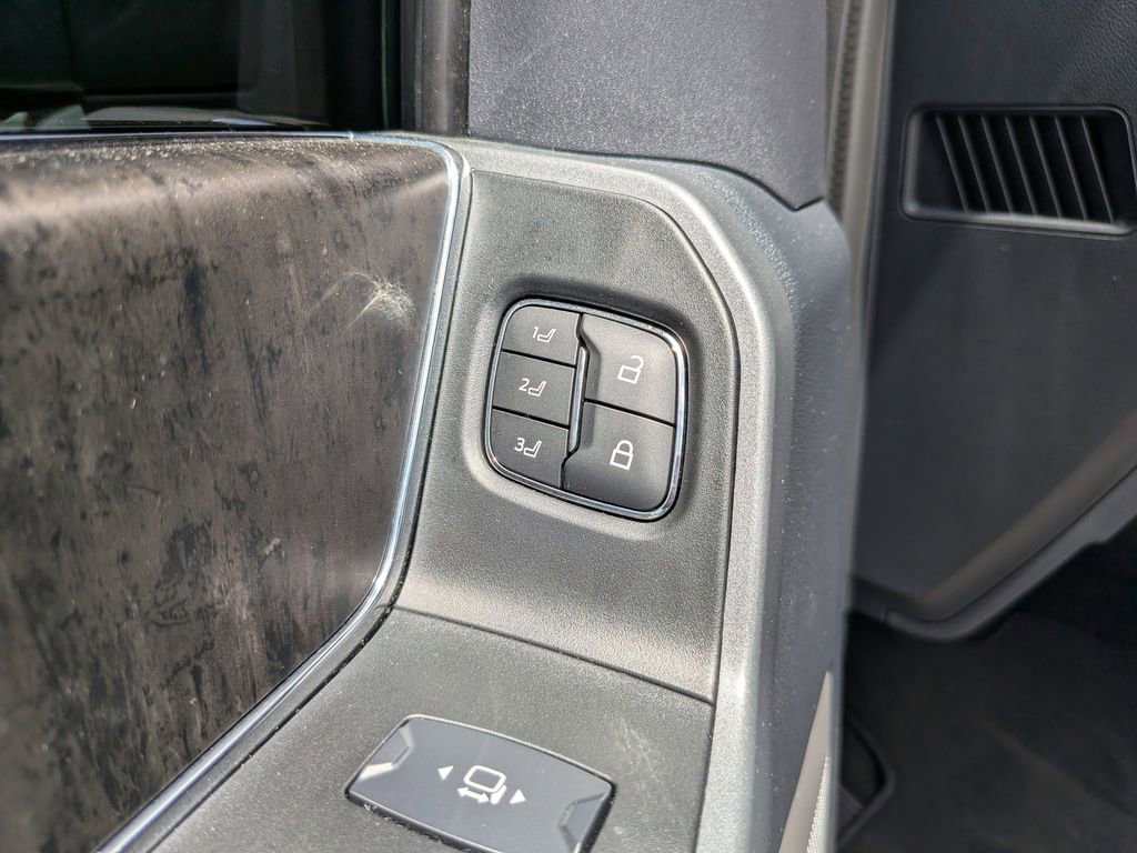 Used 2024 Ford F250 Lariat w/ Lariat Ultimate Package AWD/4WD image 21