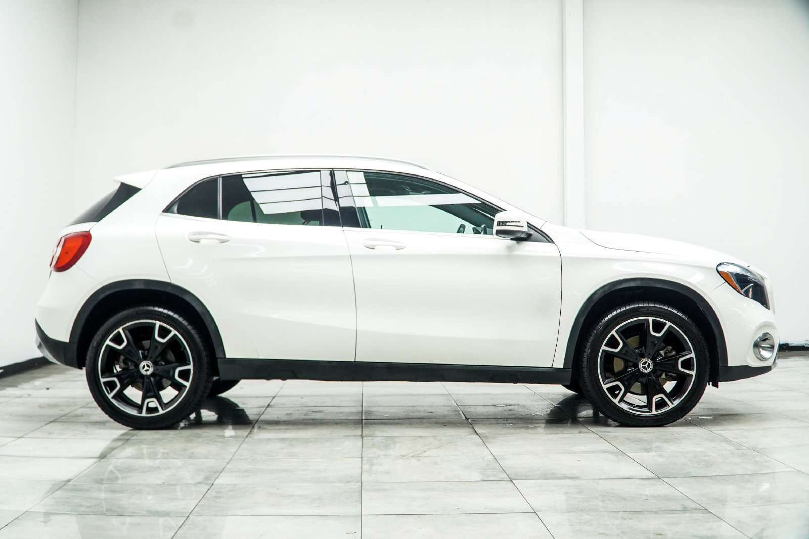 Used 2018 Mercedes-Benz GLA 250 4MATIC image 8