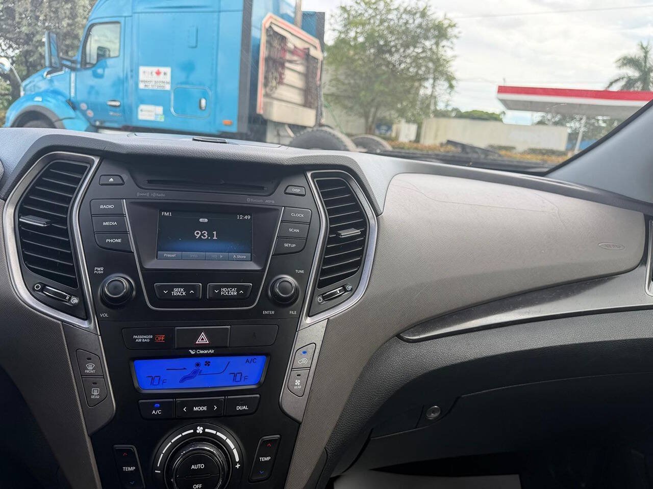 Used 2015 Hyundai Santa Fe GLS w/ Option Group 02 FWD image 17