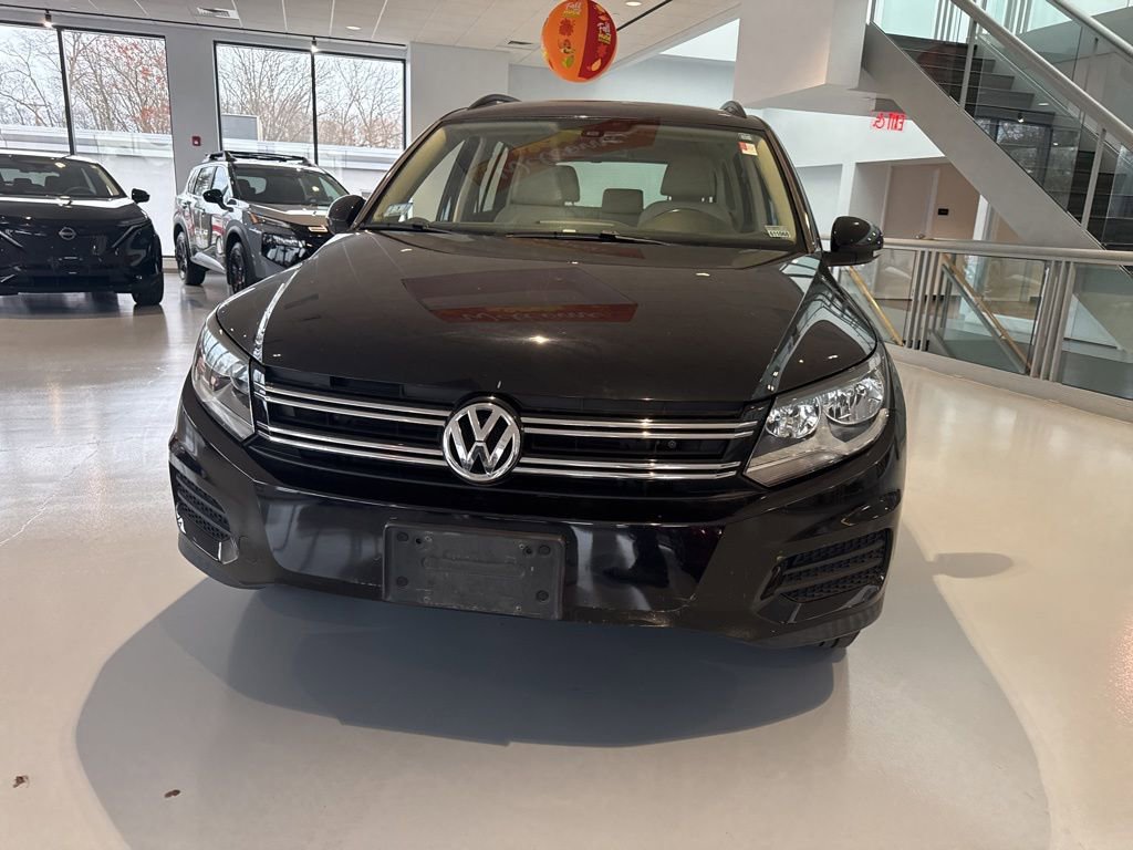 Used 2017 Volkswagen Tiguan S image 2