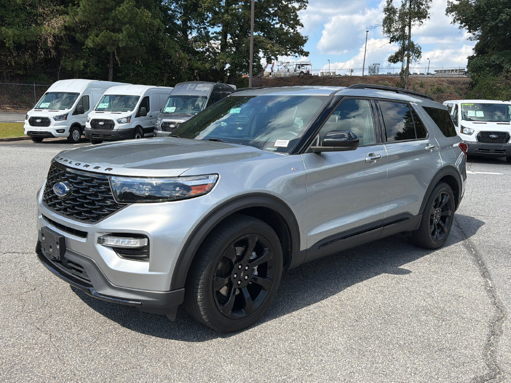 Used 2024 Ford Explorer ST-Line w/ Class IV Trailer Tow Package RWD image 3