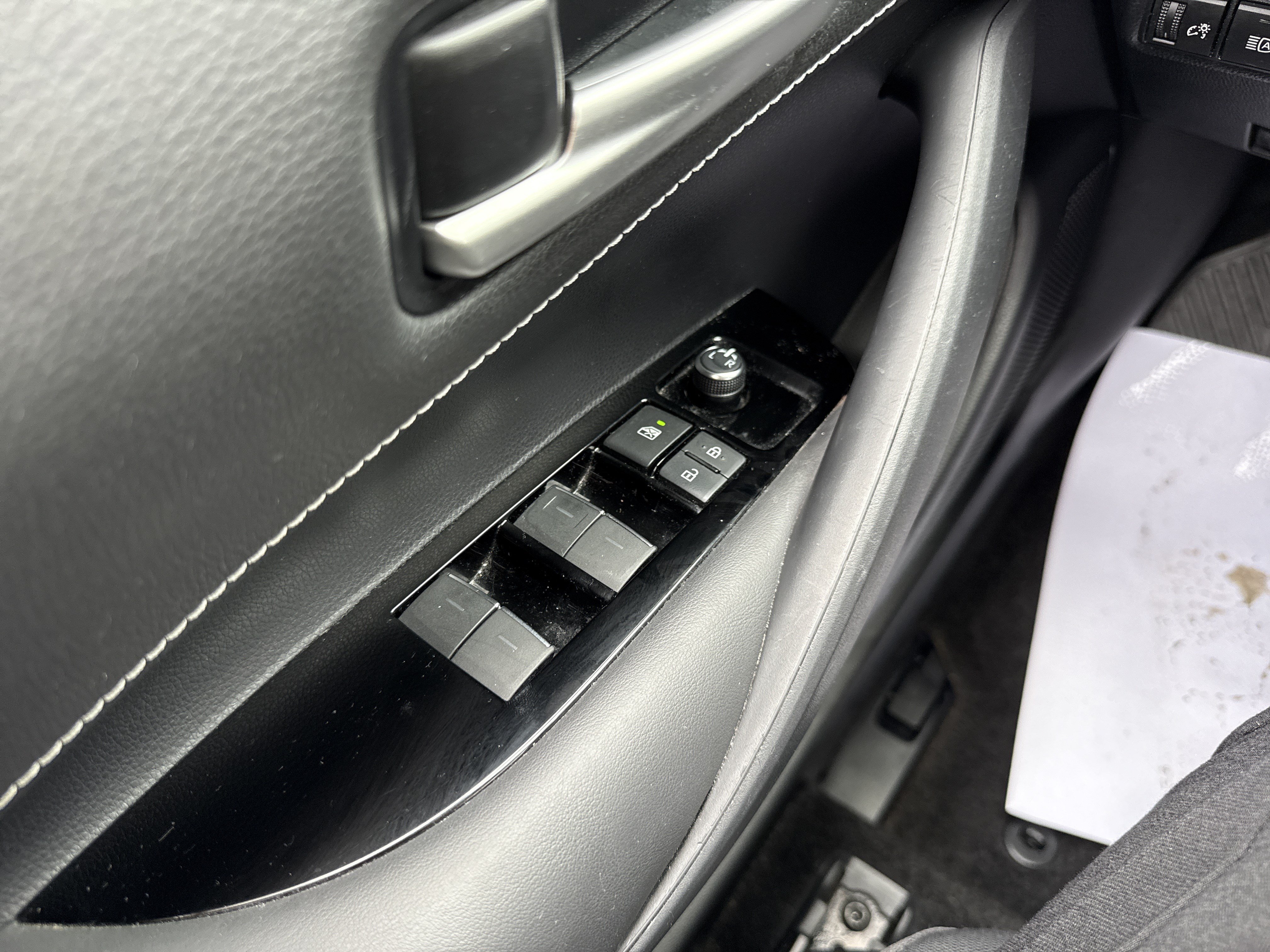 Used 2019 Toyota Corolla SE w/ SE Option Package FWD image 16