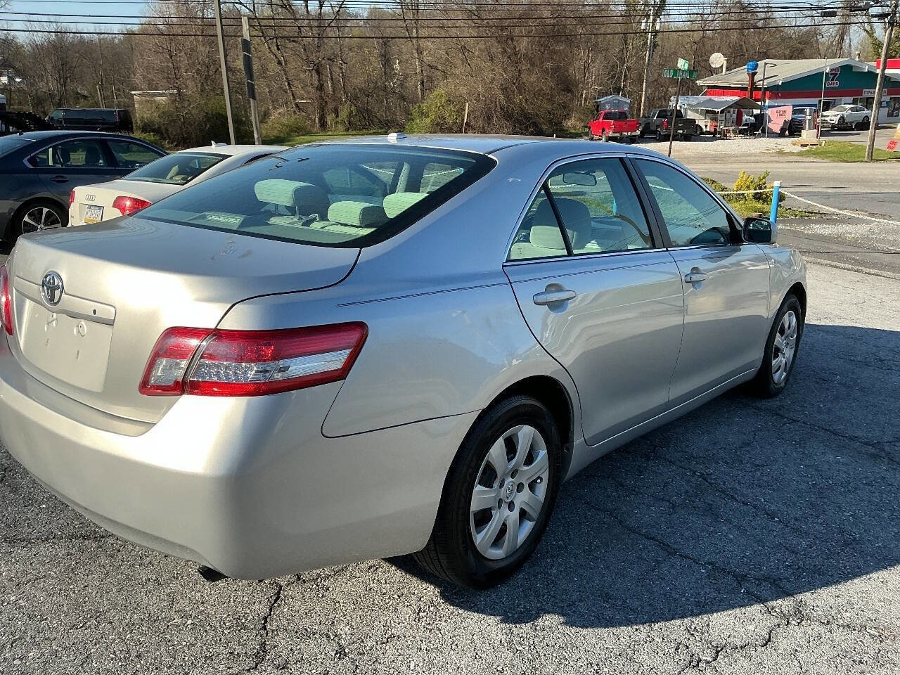 Used 2011 Toyota Camry LE FWD image 6