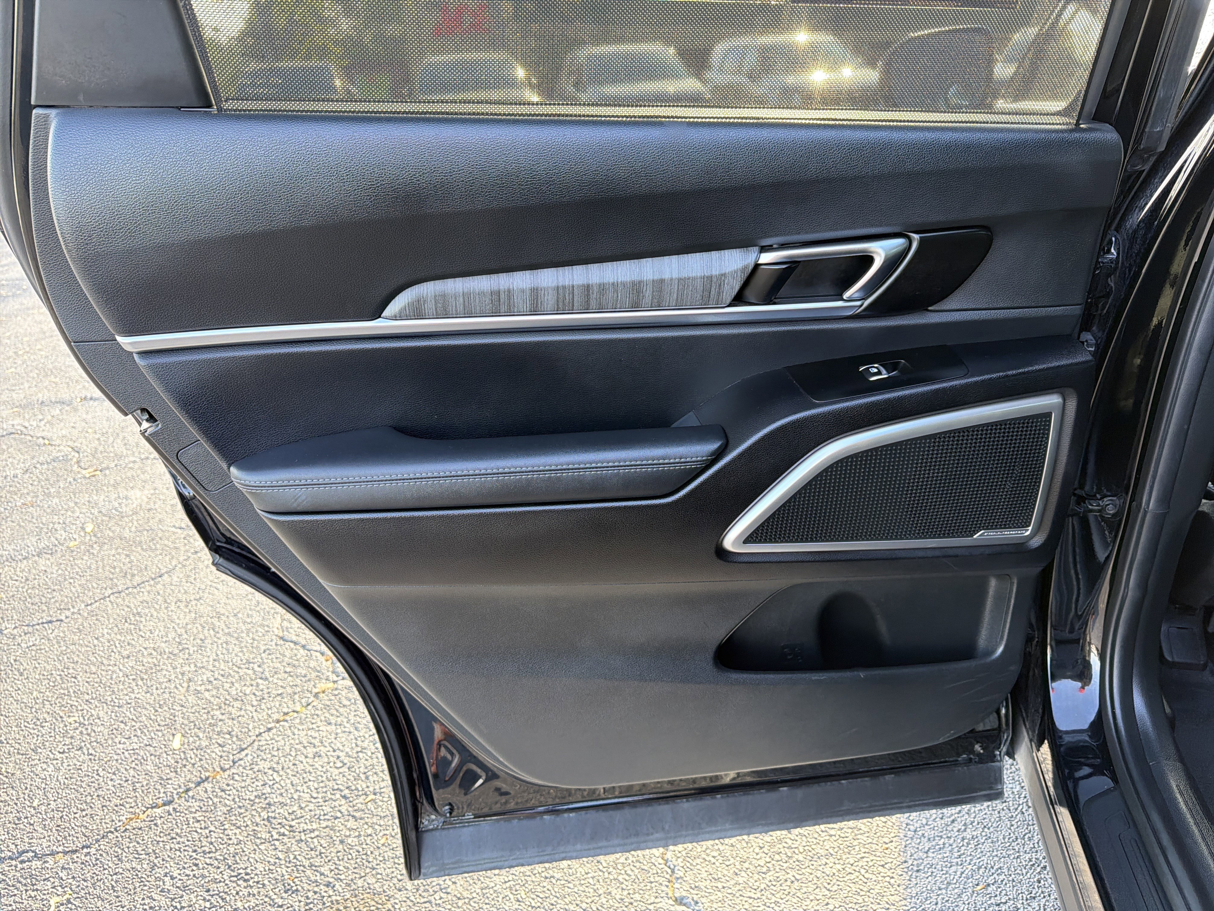 Used 2023 Kia Telluride EX w/ EX Captain's Chair Package image 22