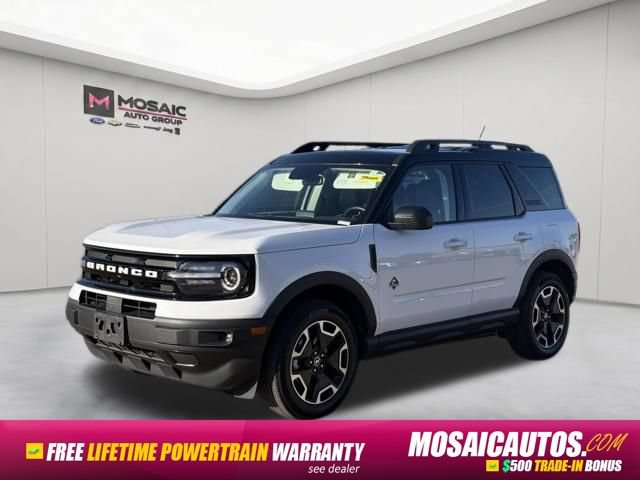 Used 2023 Ford Bronco Sport Outer Banks w/ Tech Package AWD/4WD image 3