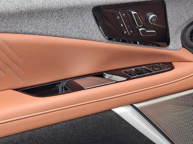 Certified 2025 Cadillac Optiq Luxury 2 AWD/4WD image 11