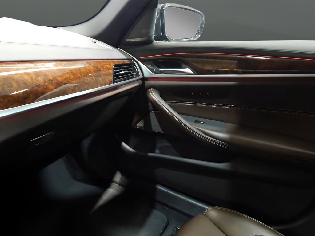 Used 2022 BMW 540i xDrive w/ M Sport Package image 13