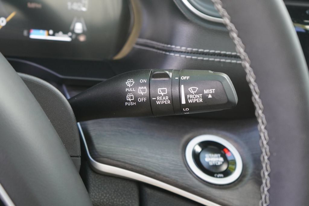 Used 2025 Jeep Grand Cherokee L Limited w/ Black Appearance Package AWD/4WD image 18