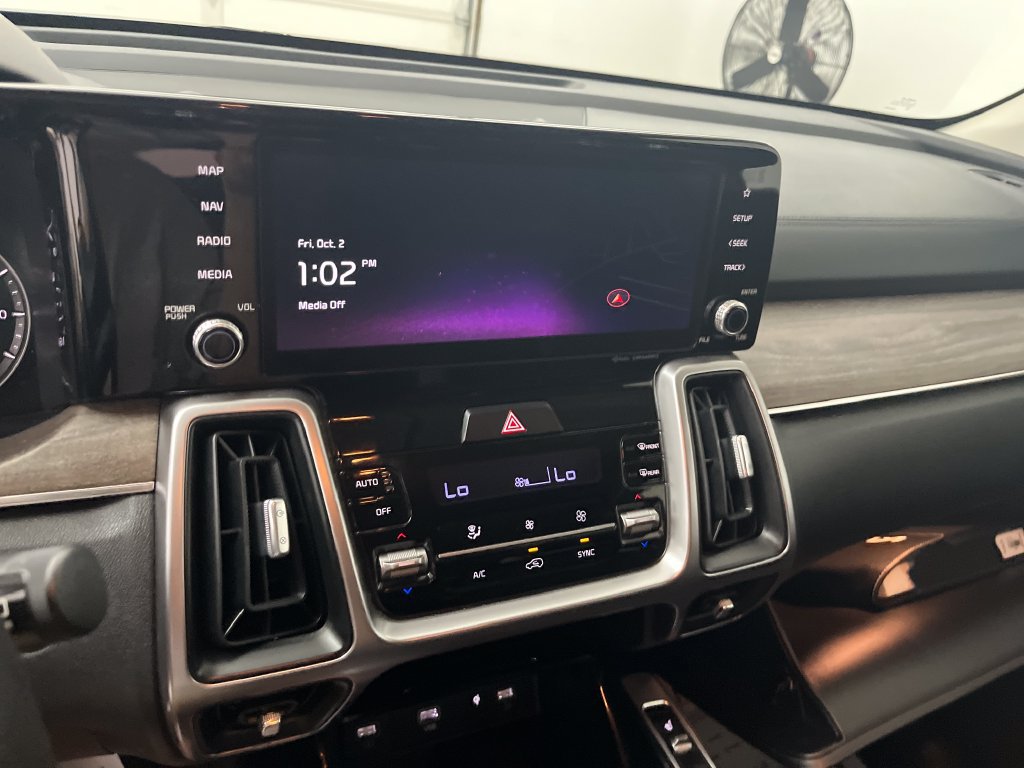 Used 2023 Kia Sorento EX FWD image 19