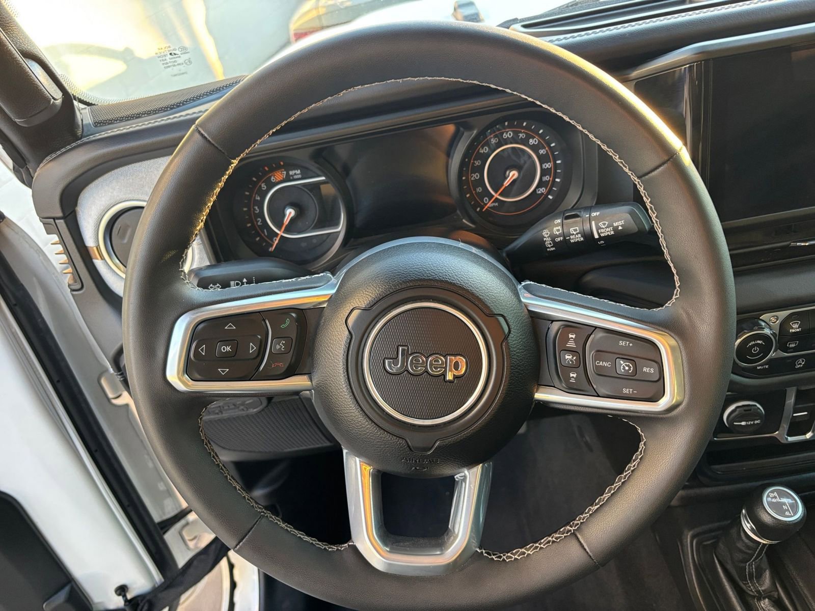 Used 2025 Jeep Wrangler Sahara image 28