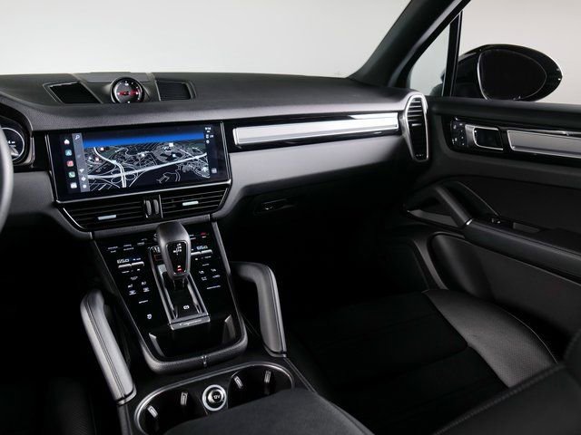 Certified 2023 Porsche Cayenne Platinum Edition image 19