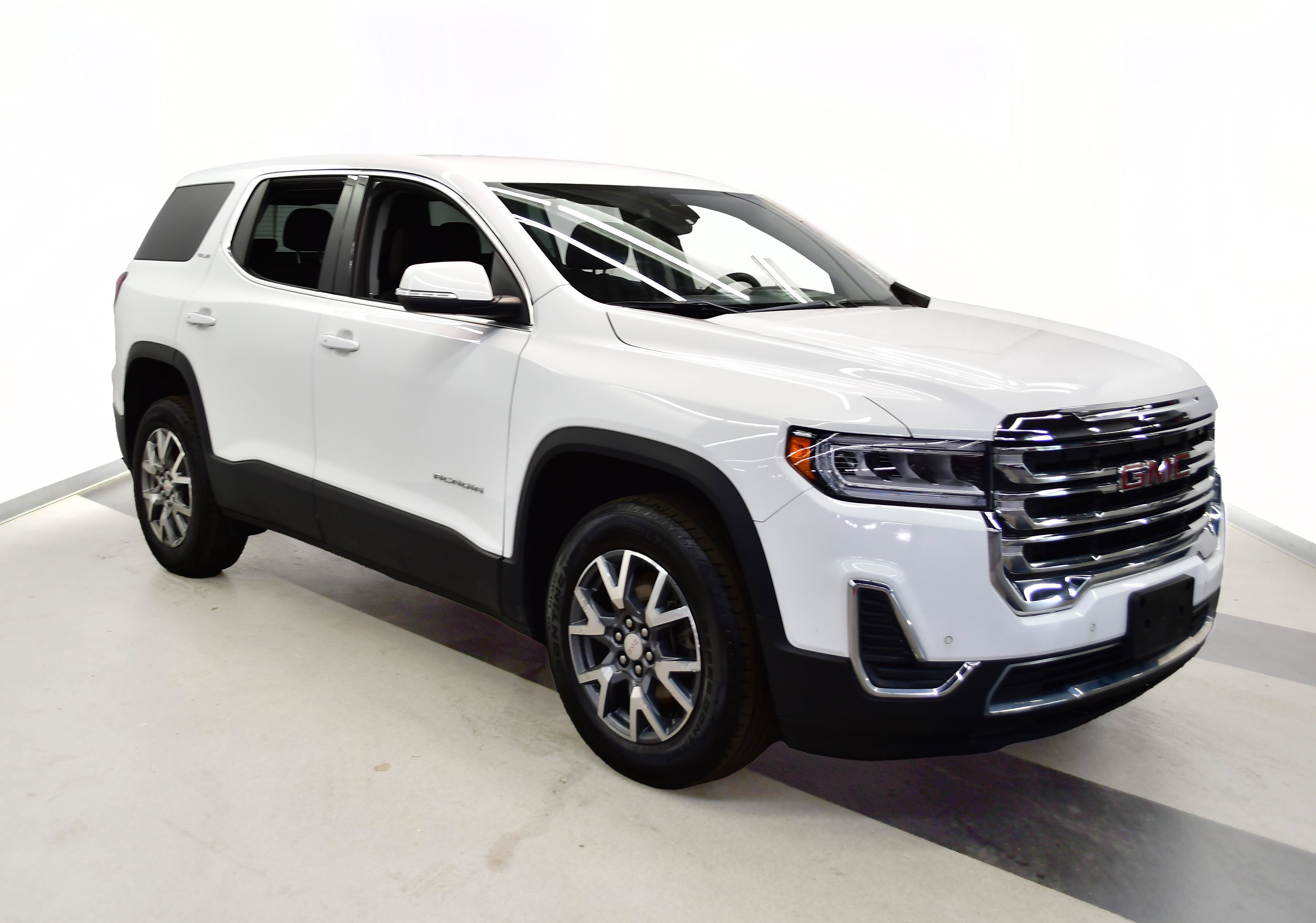 Used 2023 GMC Acadia SLE AWD/4WD image 2