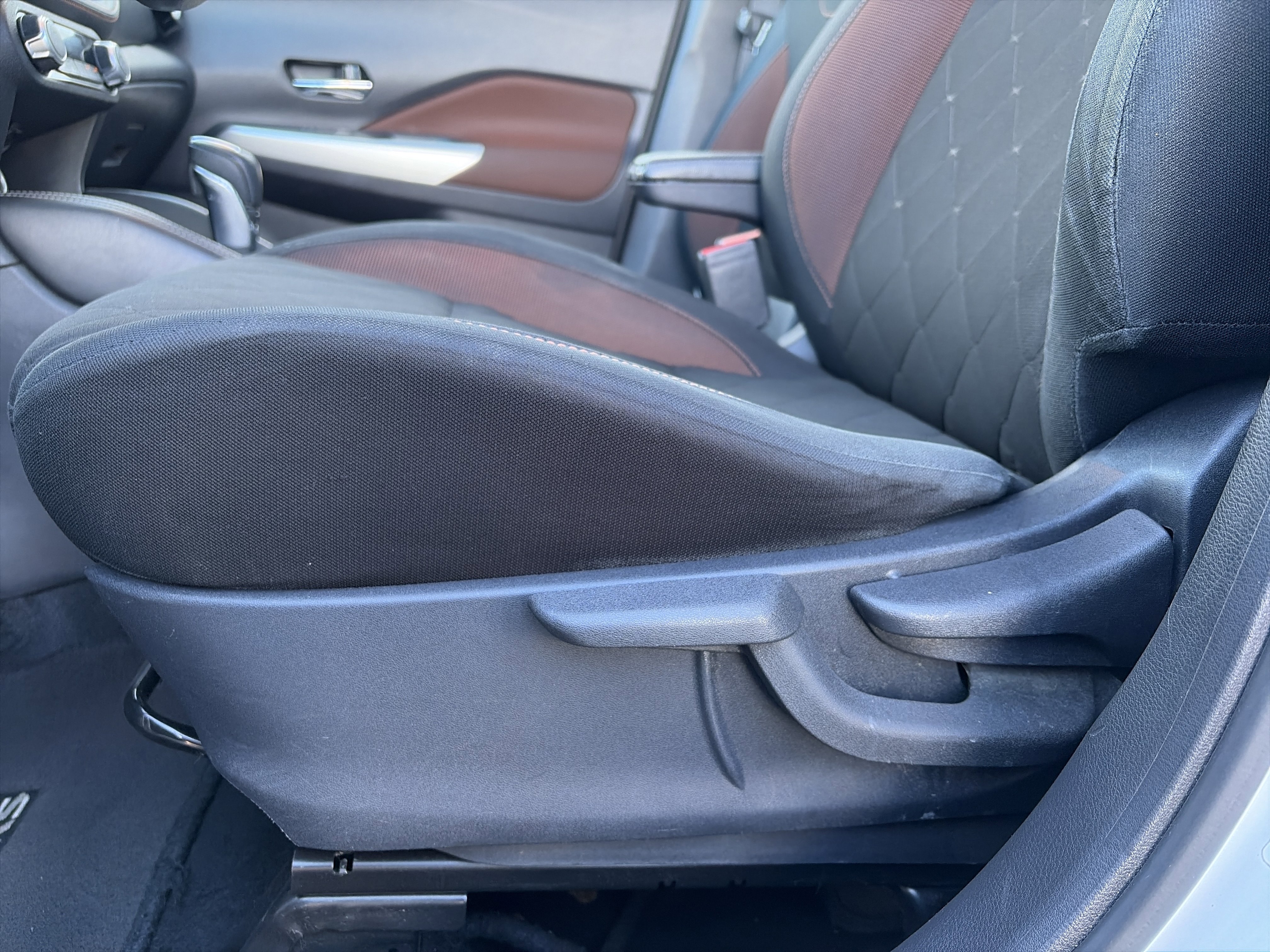 Used 2020 Nissan Kicks SR image 27