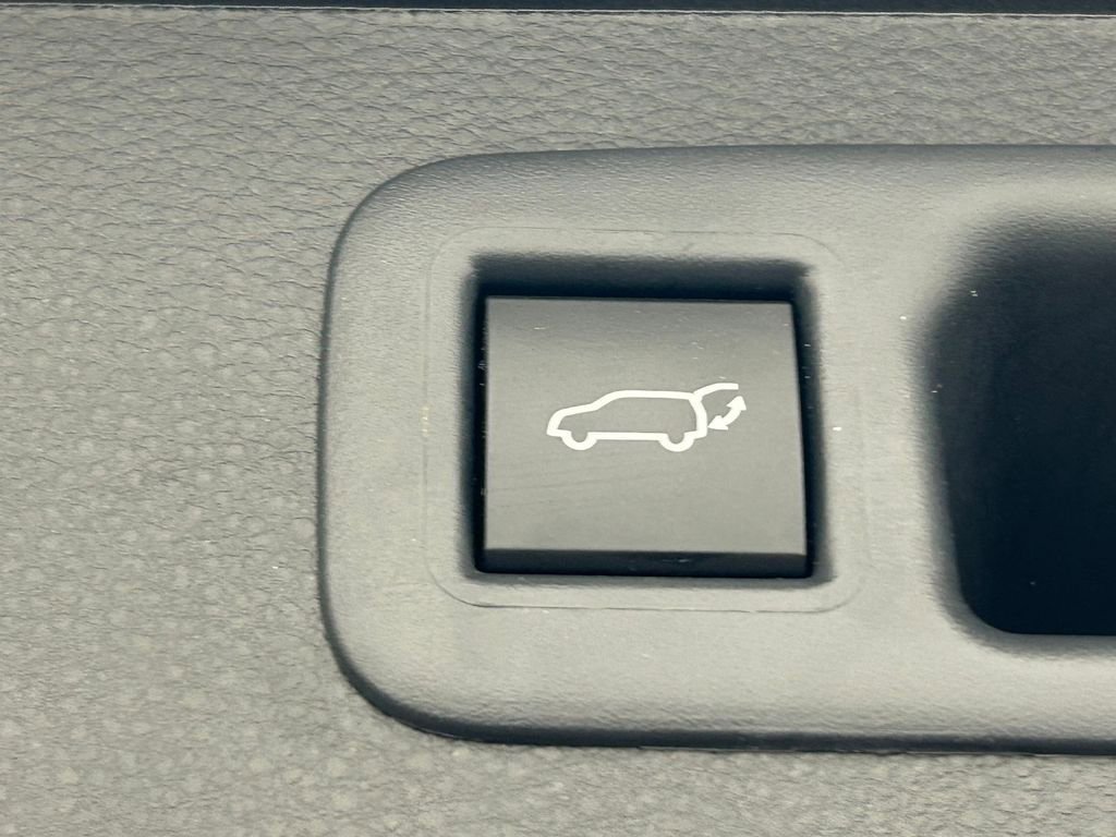 Used 2024 Toyota Highlander LE image 64