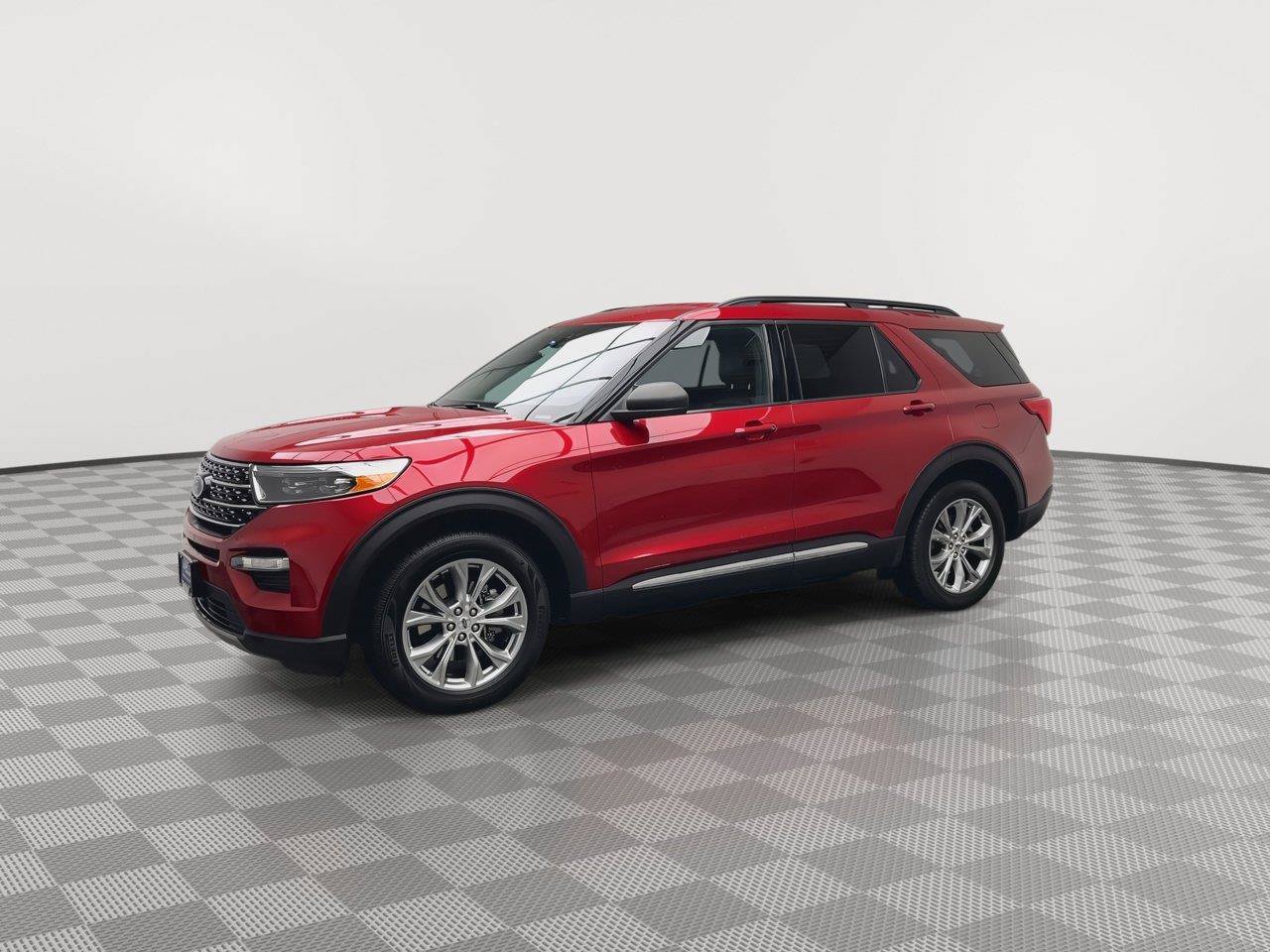 Certified 2020 Ford Explorer XLT w/ Equipment Group 202A AWD/4WD image 38