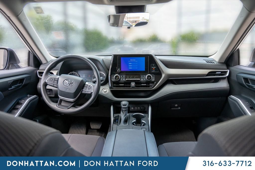 Used 2023 Toyota Highlander L FWD image 3