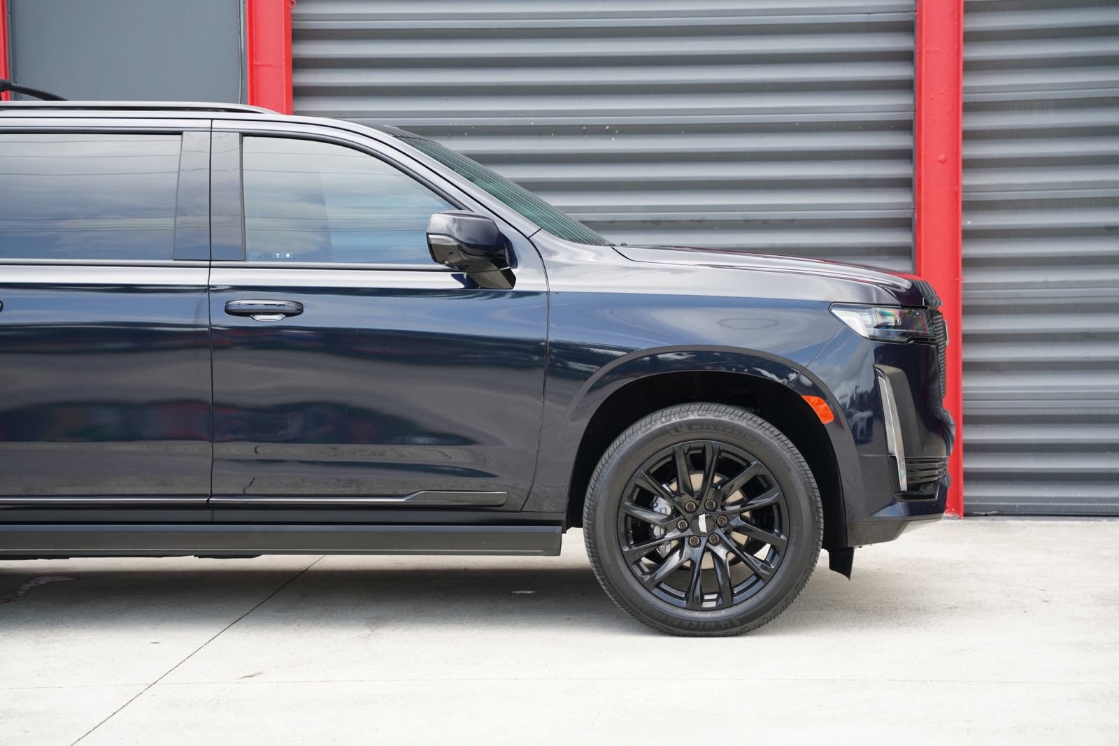 Used 2023 Cadillac Escalade ESV Sport Platinum w/ LPO, ONYX Package RWD image 17