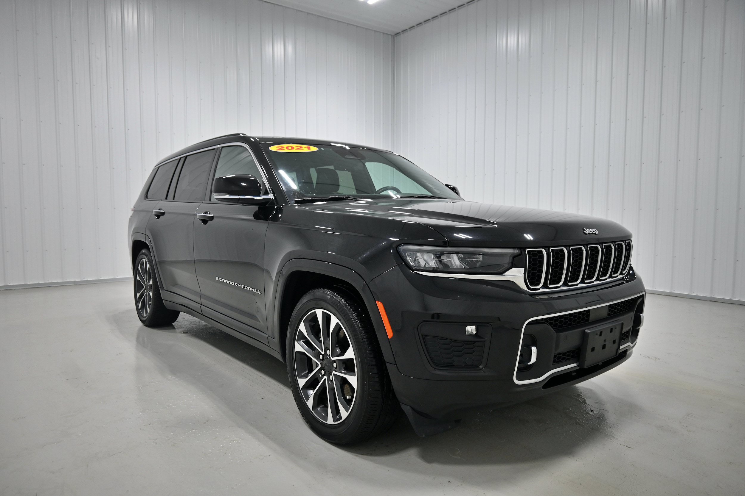 Used 2021 Jeep Grand Cherokee L Overland w/ Luxury Tech Group IV AWD/4WD image 3