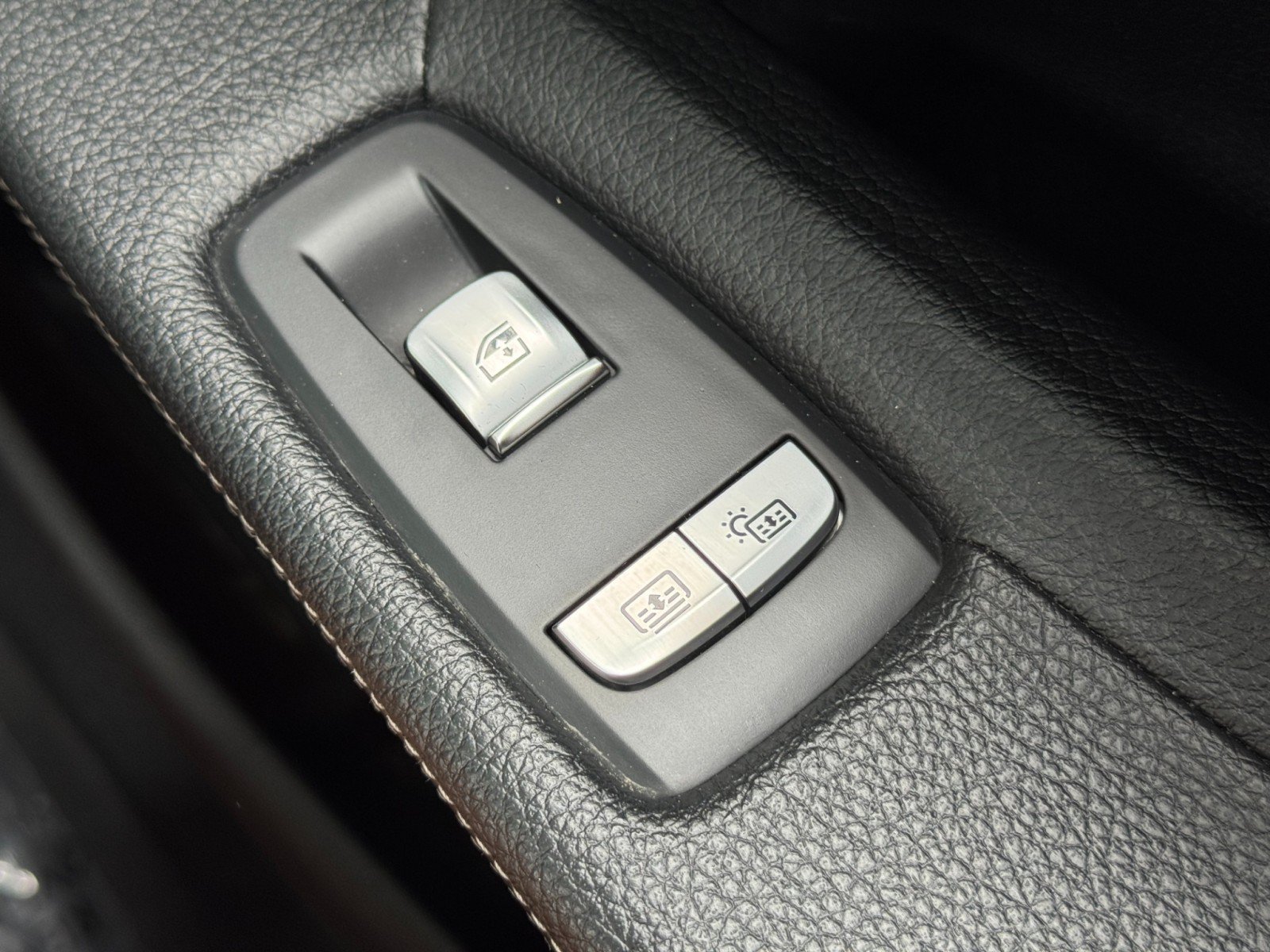 Used 2022 BMW 740i w/ M Sport Package RWD image 40