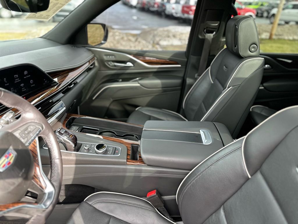 Used 2022 Cadillac Escalade Premium Luxury image 13