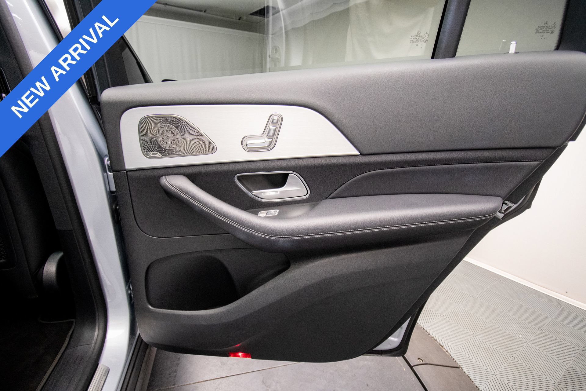 Used 2025 Mercedes-Benz GLS 450 4MATIC image 33