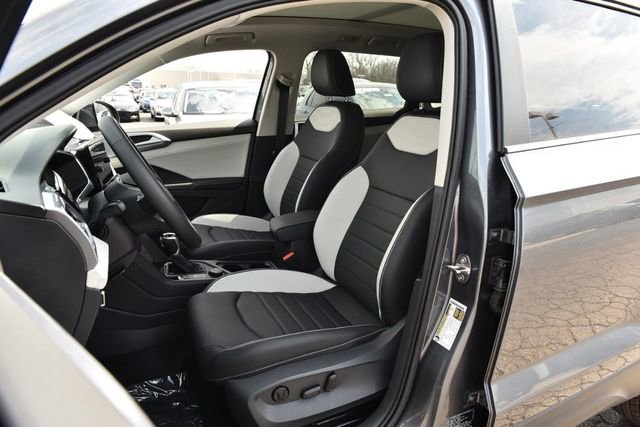 New 2025 Volkswagen Taos SEL image 20
