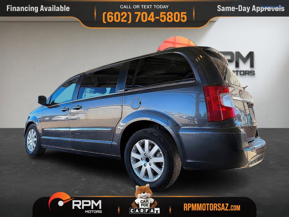 Used 2015 Chrysler Town & Country Touring image 29