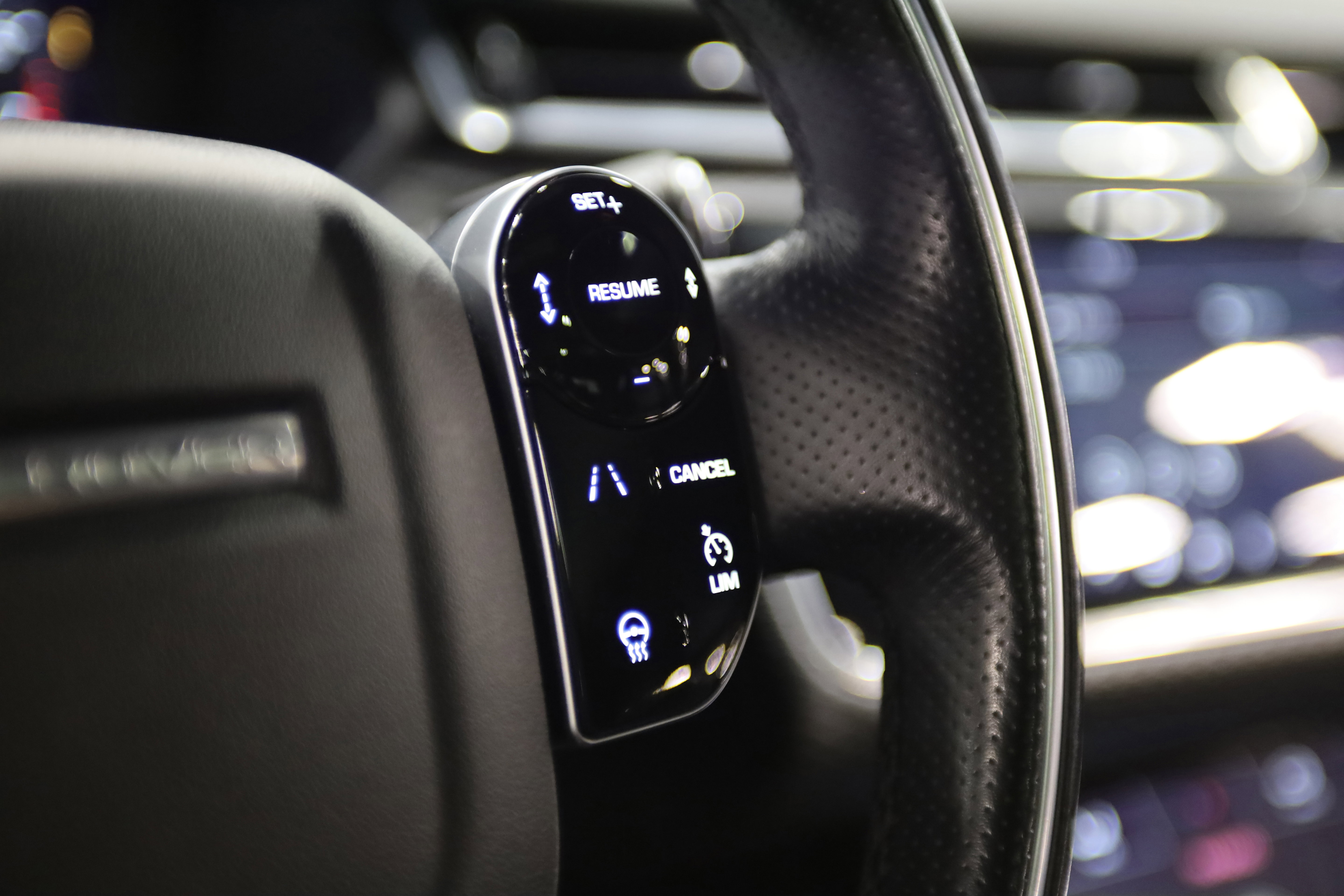 Used 2019 Land Rover Range Rover Velar R-Dynamic SE image 24