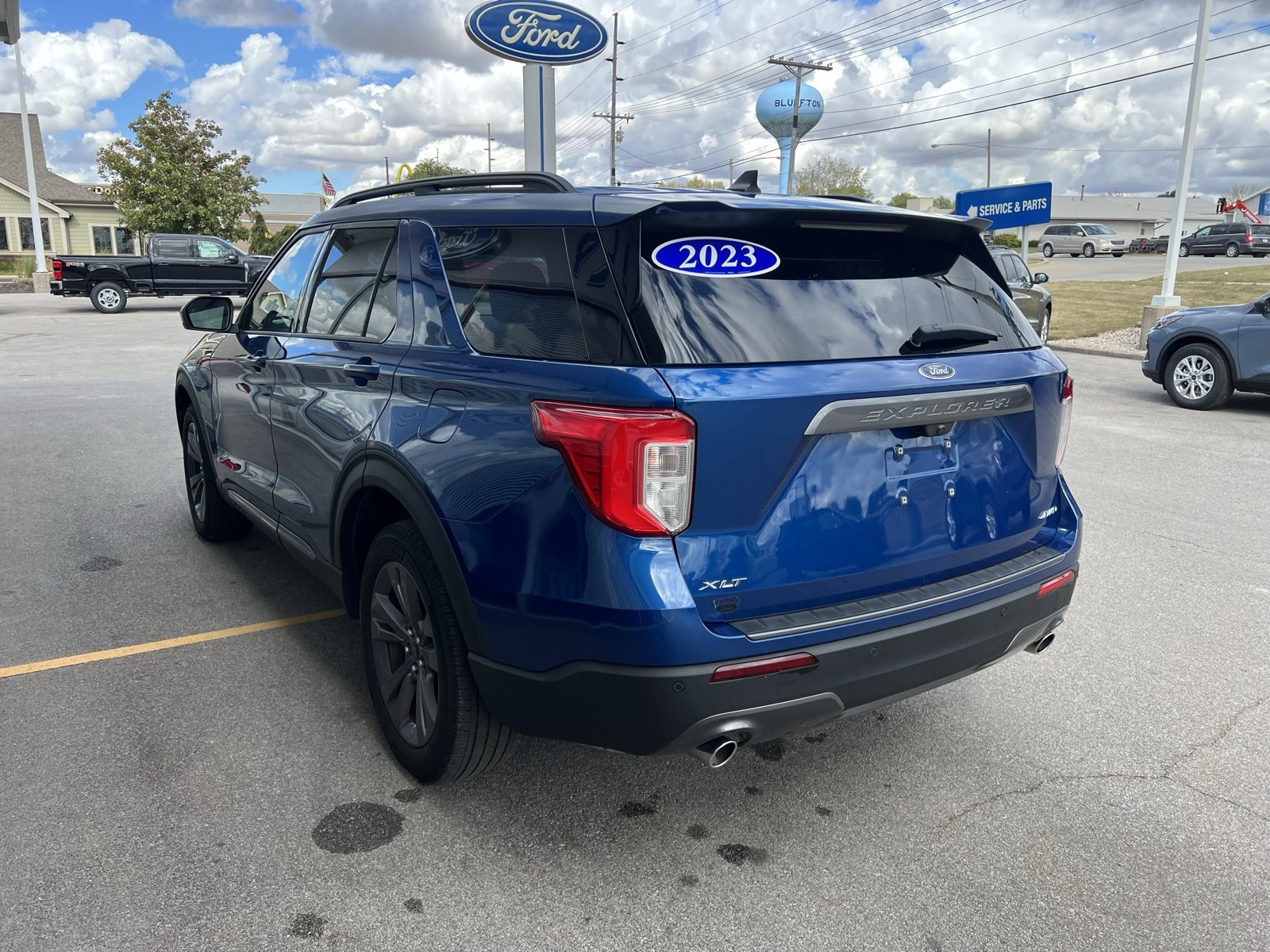 Used 2023 Ford Explorer XLT w/ Equipment Group 202A image 5