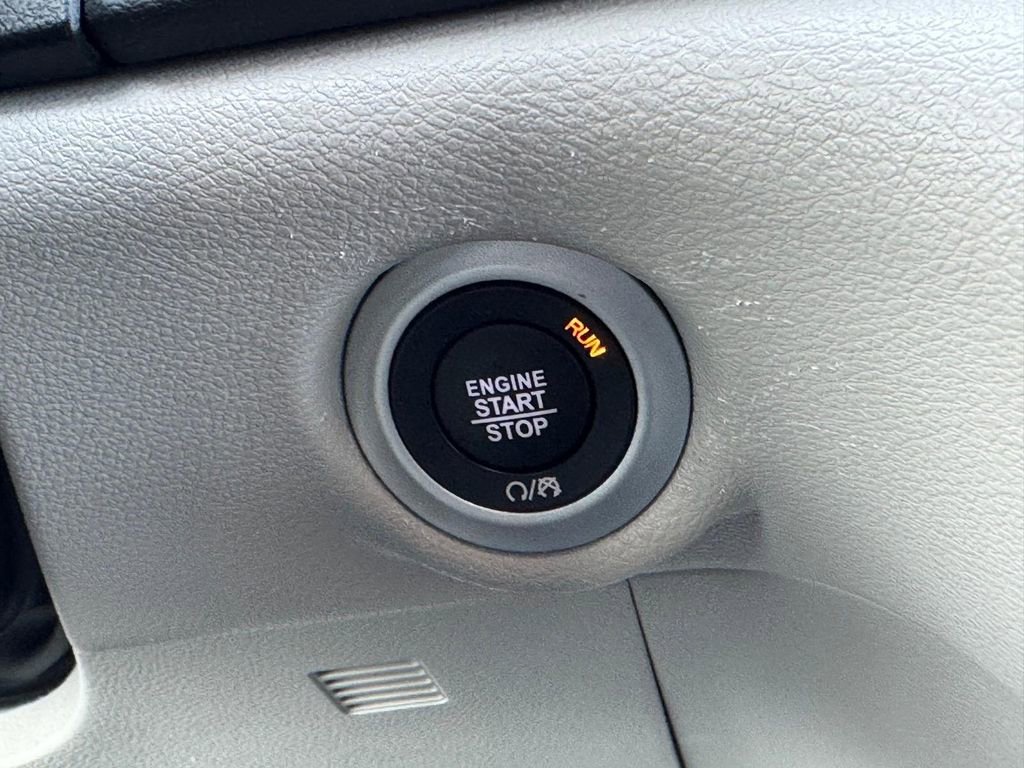 Used 2024 Chrysler Pacifica Touring-L image 19