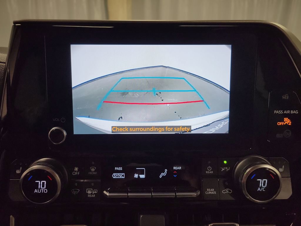 Used 2023 Toyota Highlander XLE AWD/4WD image 21