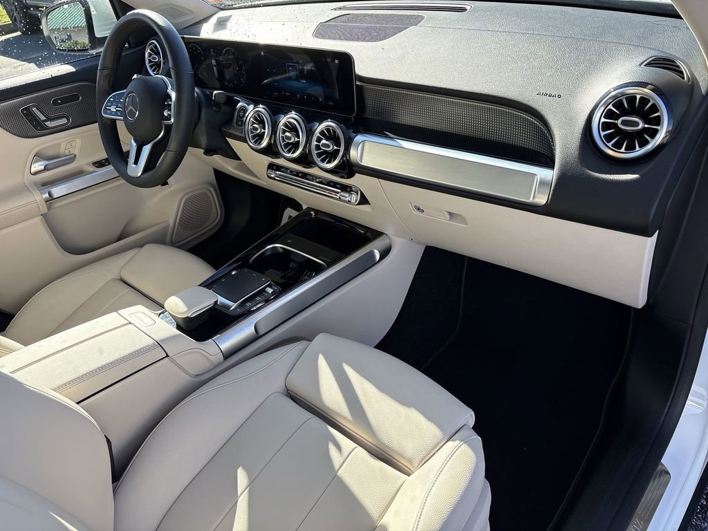 Used 2021 Mercedes-Benz GLB 250 w/ Premium Package image 29