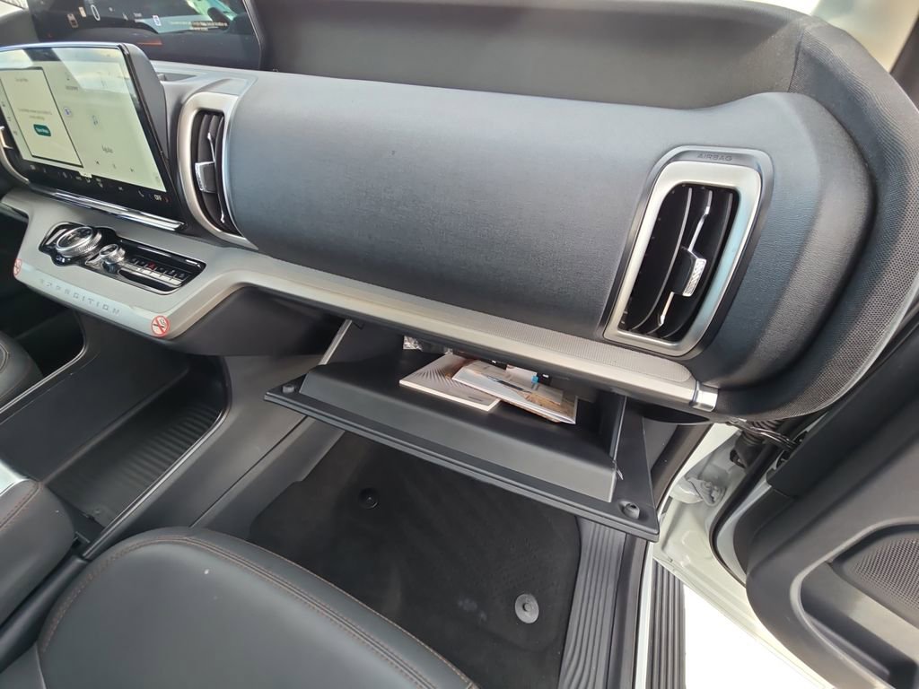 Used 2025 Ford Expedition Max Active image 18