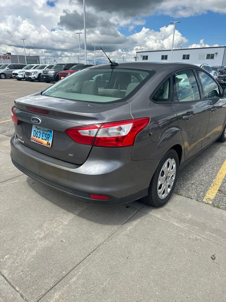 Used 2012 Ford Focus SE FWD image 2