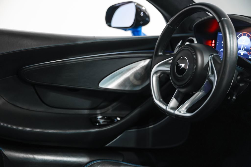 Used 2022 McLaren GT RWD image 24