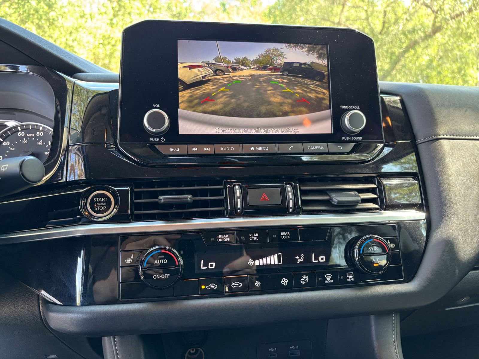 Used 2024 Nissan Pathfinder SV image 17