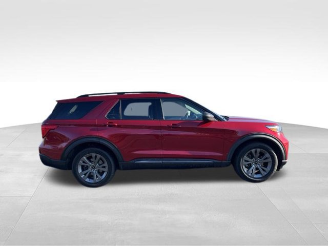 Used 2021 Ford Explorer XLT w/ Equipment Group 202A AWD/4WD image 6