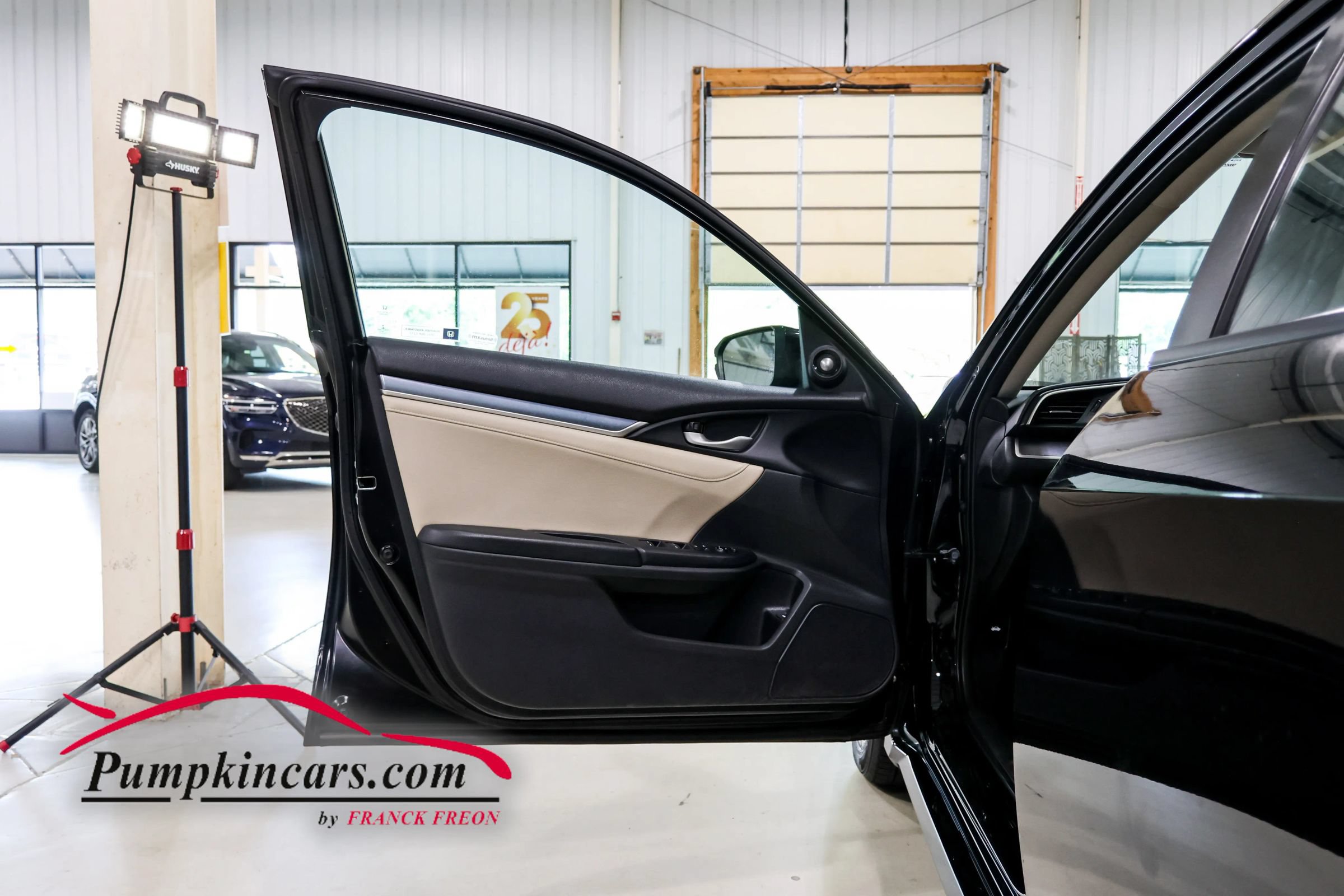 Used 2017 Honda Civic Touring image 15