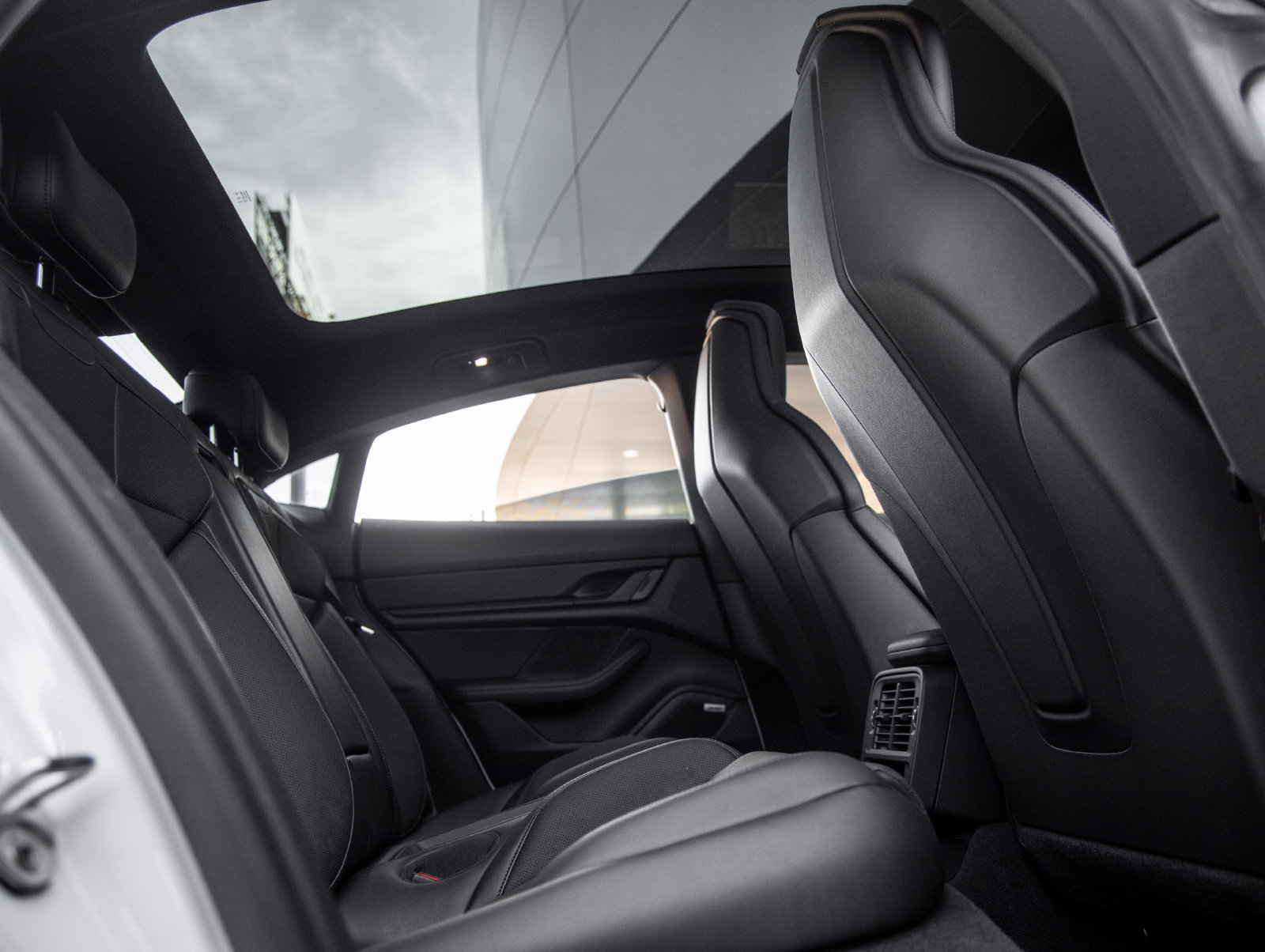 Certified 2023 Porsche Taycan 4S AWD/4WD image 39
