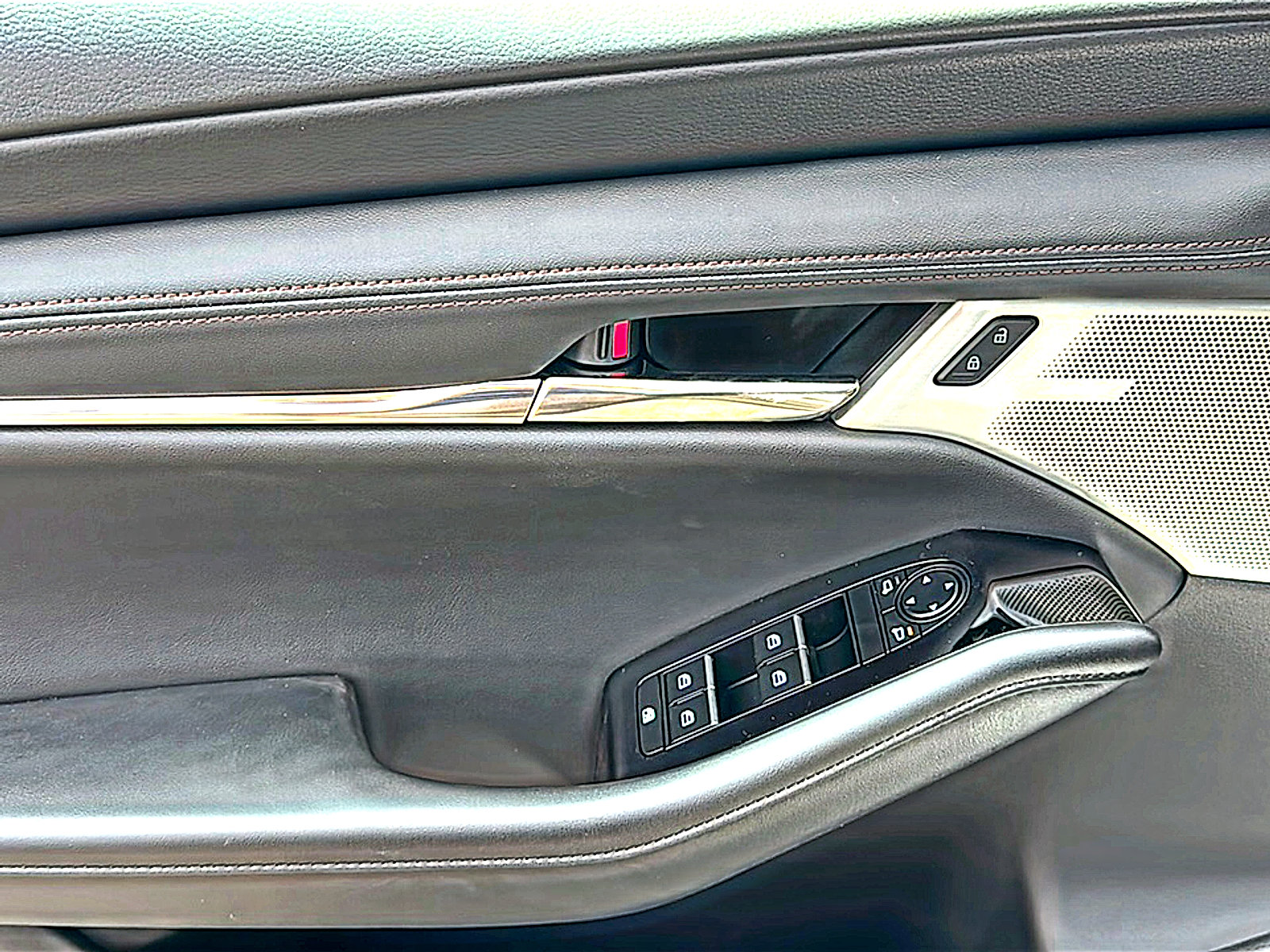 New 2026 MAZDA MAZDA3 2.5 S Hatchback w/ Premium Pkg FWD image 14