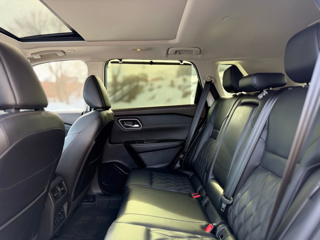 Used 2023 Nissan Rogue Platinum w/ Platinum Premium Package image 21