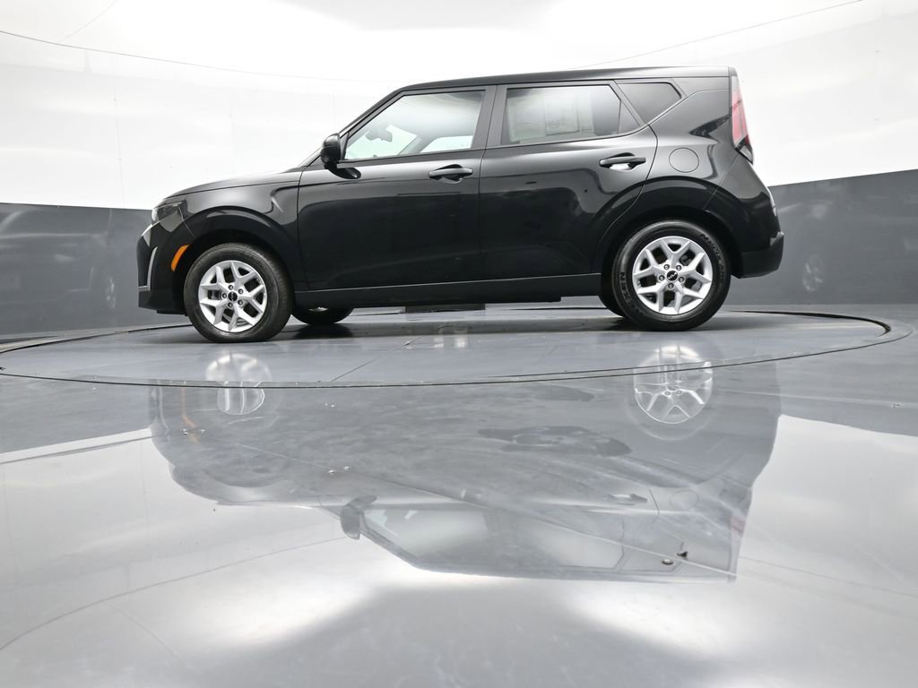 Certified 2025 Kia Soul LX w/ LX Technology Package image 32
