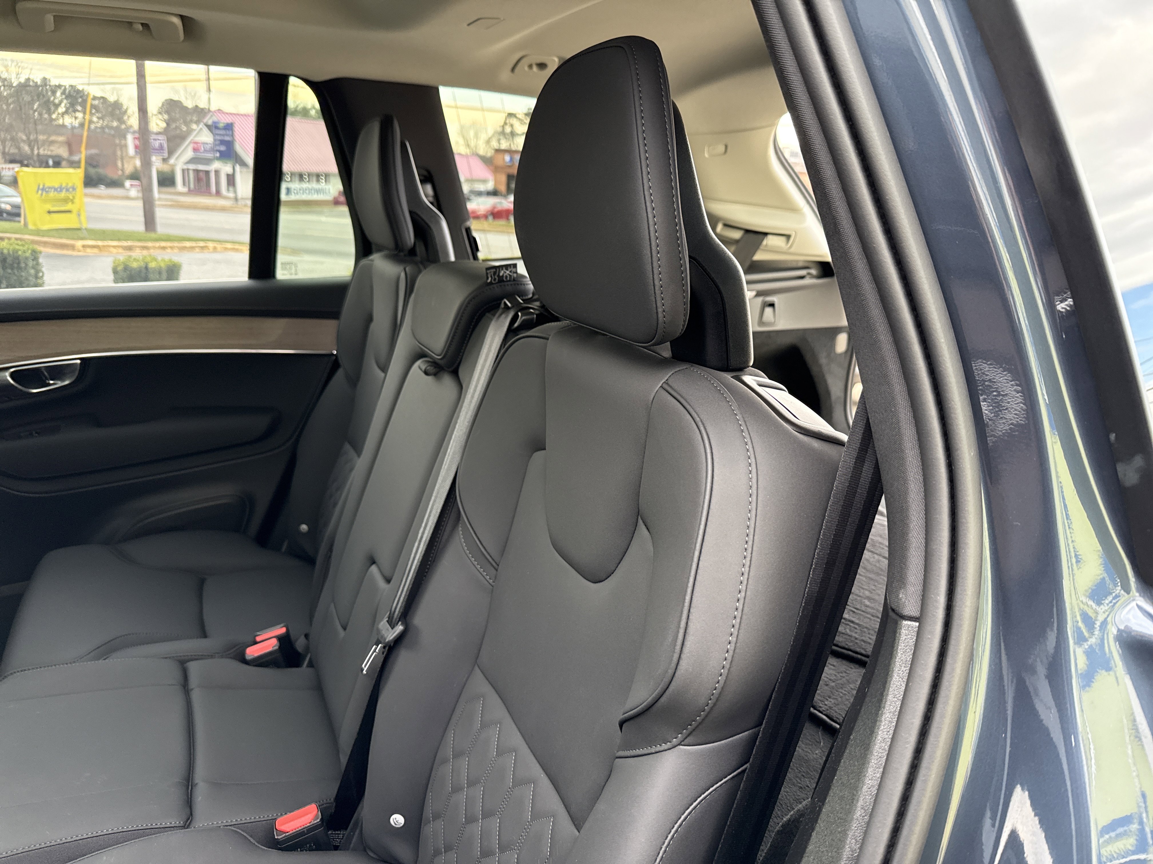 Used 2025 Volvo XC90 B6 Plus image 32