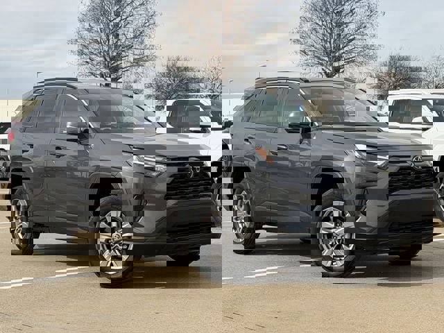 Used 2025 Toyota RAV4 XLE image 2