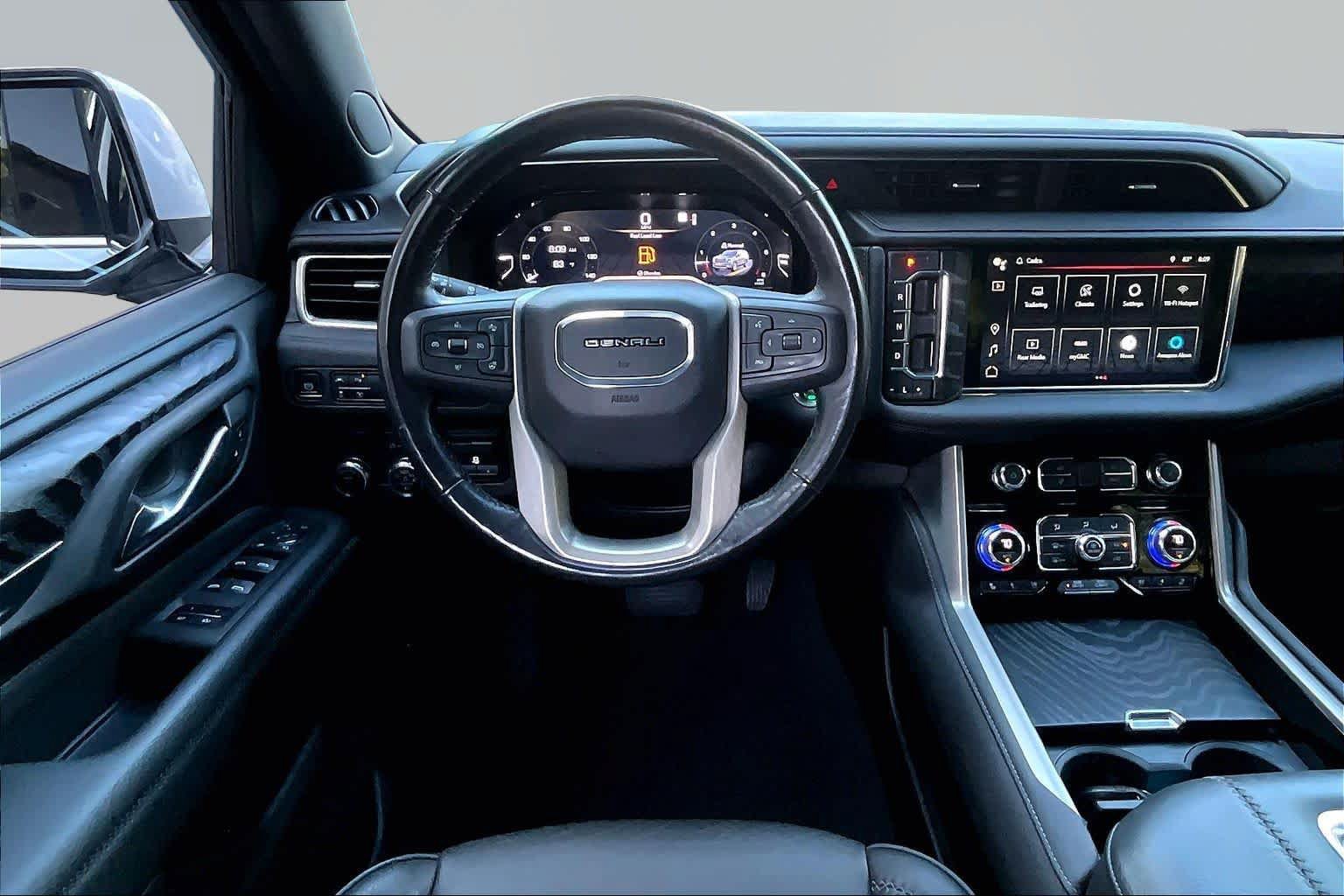 Used 2022 GMC Yukon XL Denali w/ Denali Premium Package RWD image 6