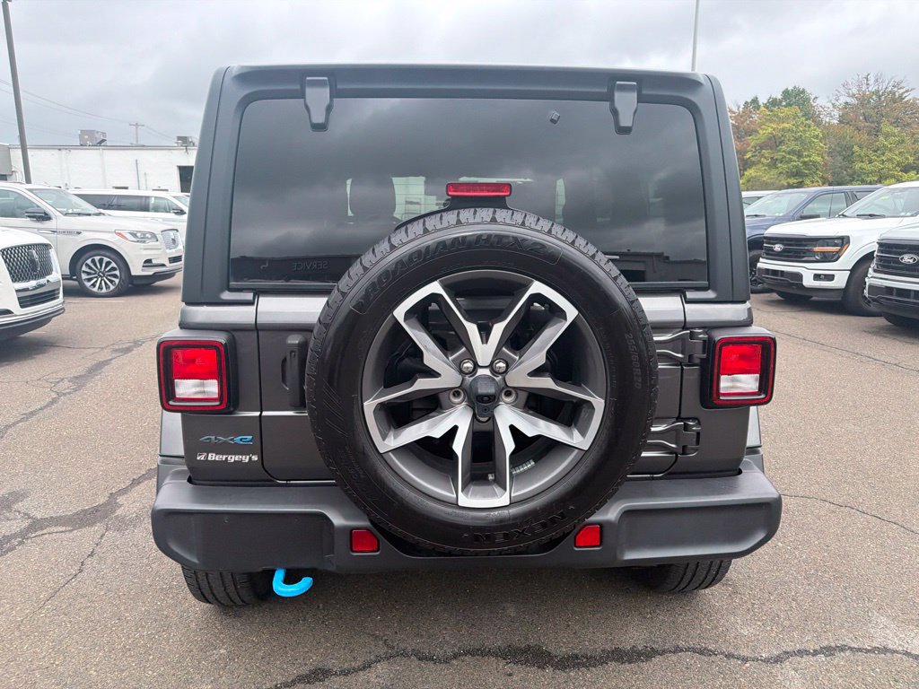 Used 2024 Jeep Wrangler Unlimited w/ Convenience Group AWD/4WD image 6