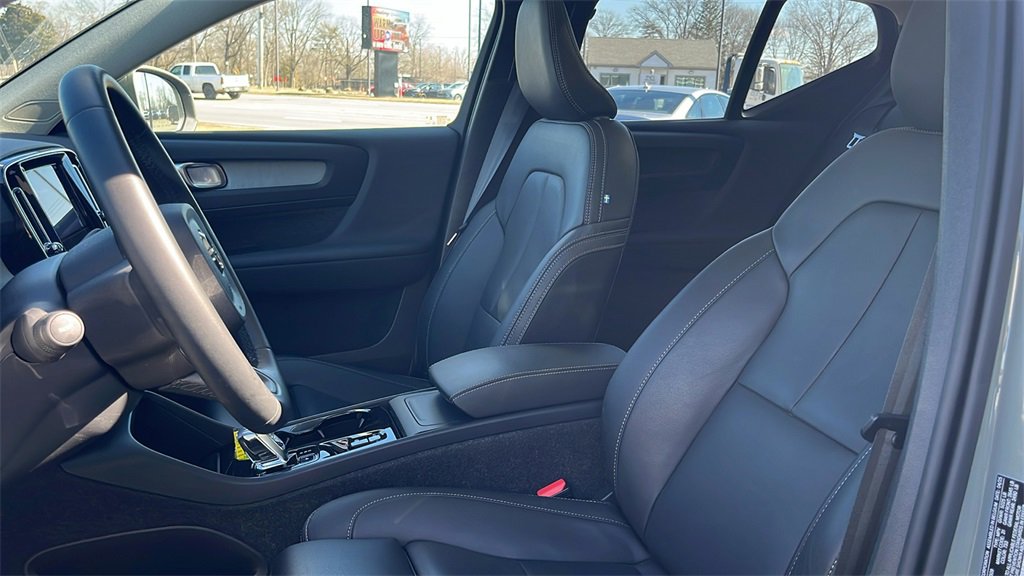 Certified 2025 Volvo XC40 B5 Plus image 11