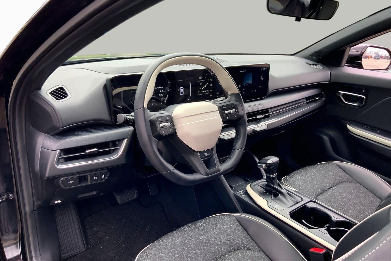 Used 2025 Kia K4 EX w/ GT-Line Sunroof Package FWD image 32