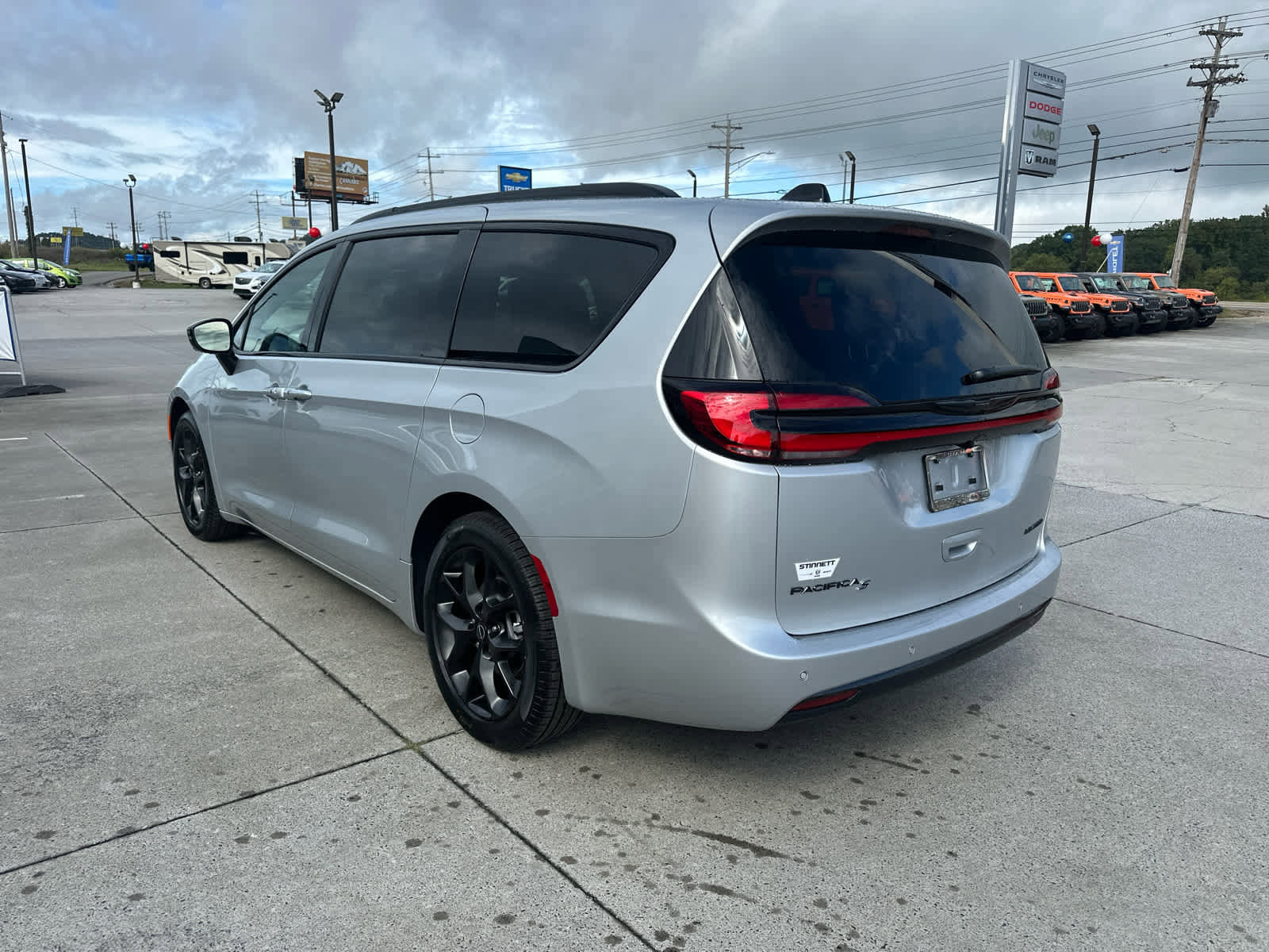 New 2026 Chrysler Pacifica Limited image 7