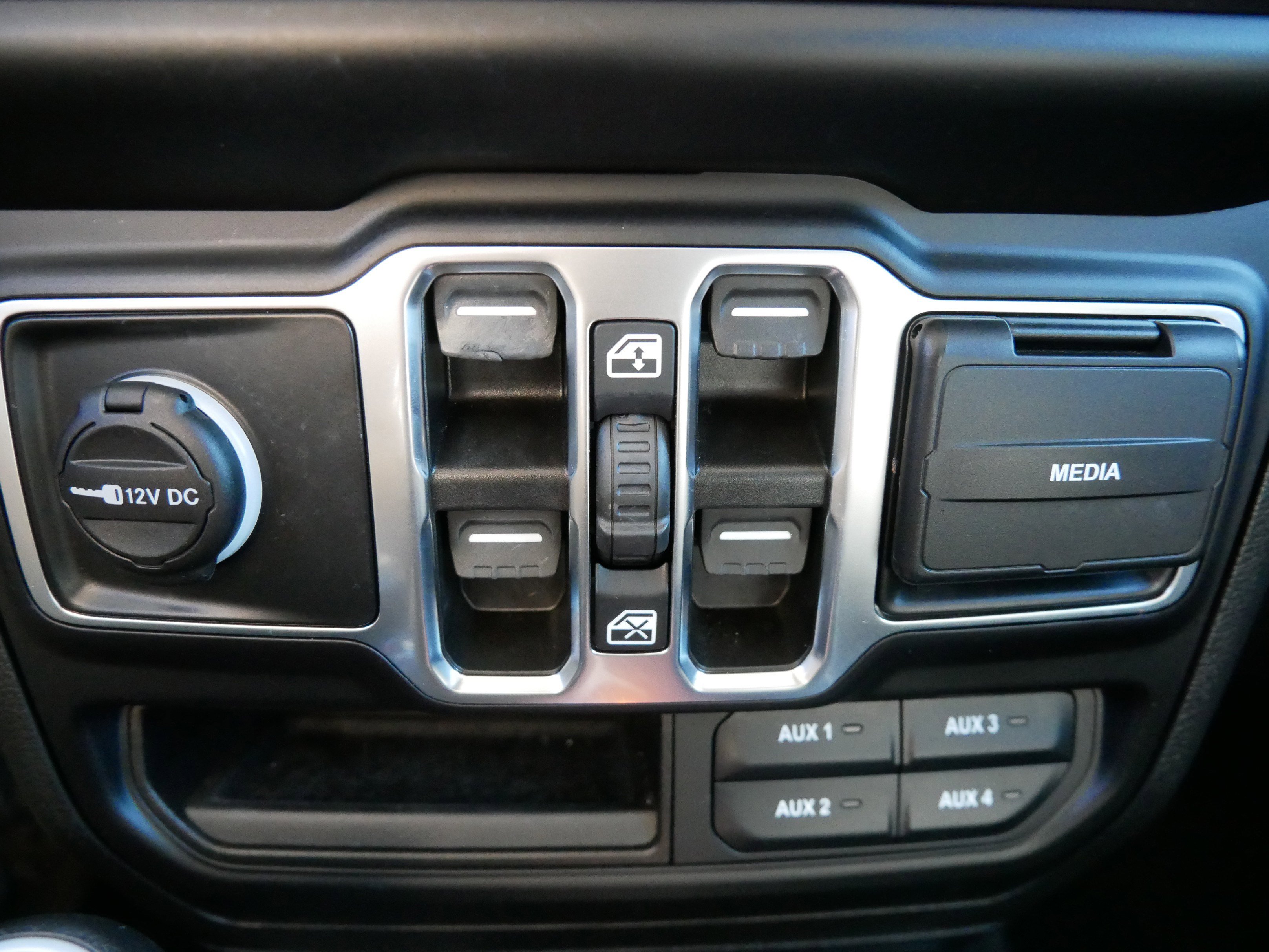Used 2021 Jeep Gladiator Willys image 23